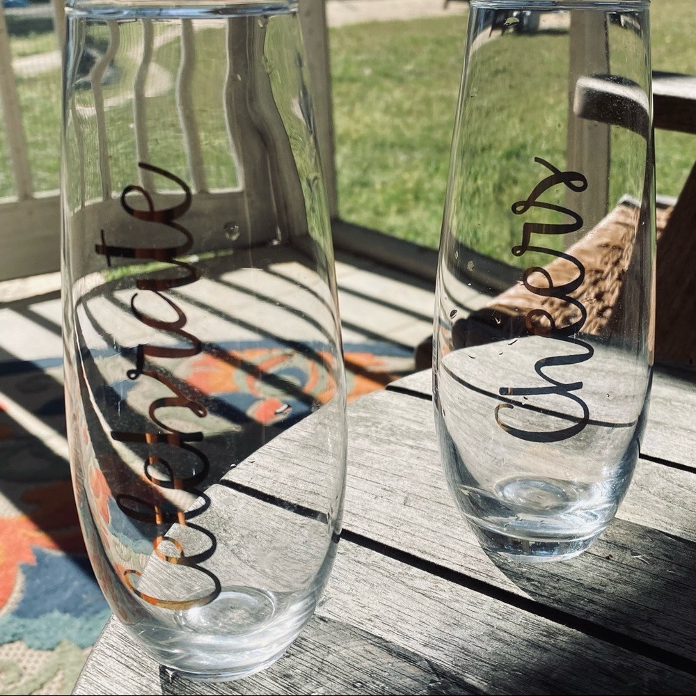 Stemless champagne glasses